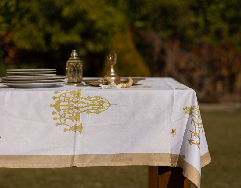 The Golden Chandeliers table cover