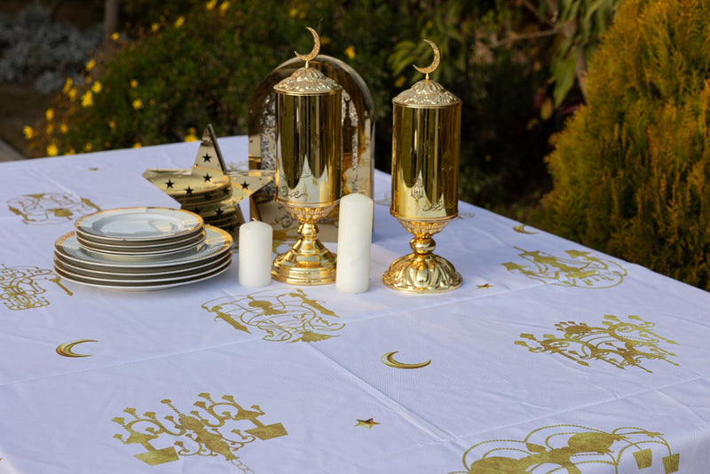 The Golden Chandeliers table cover