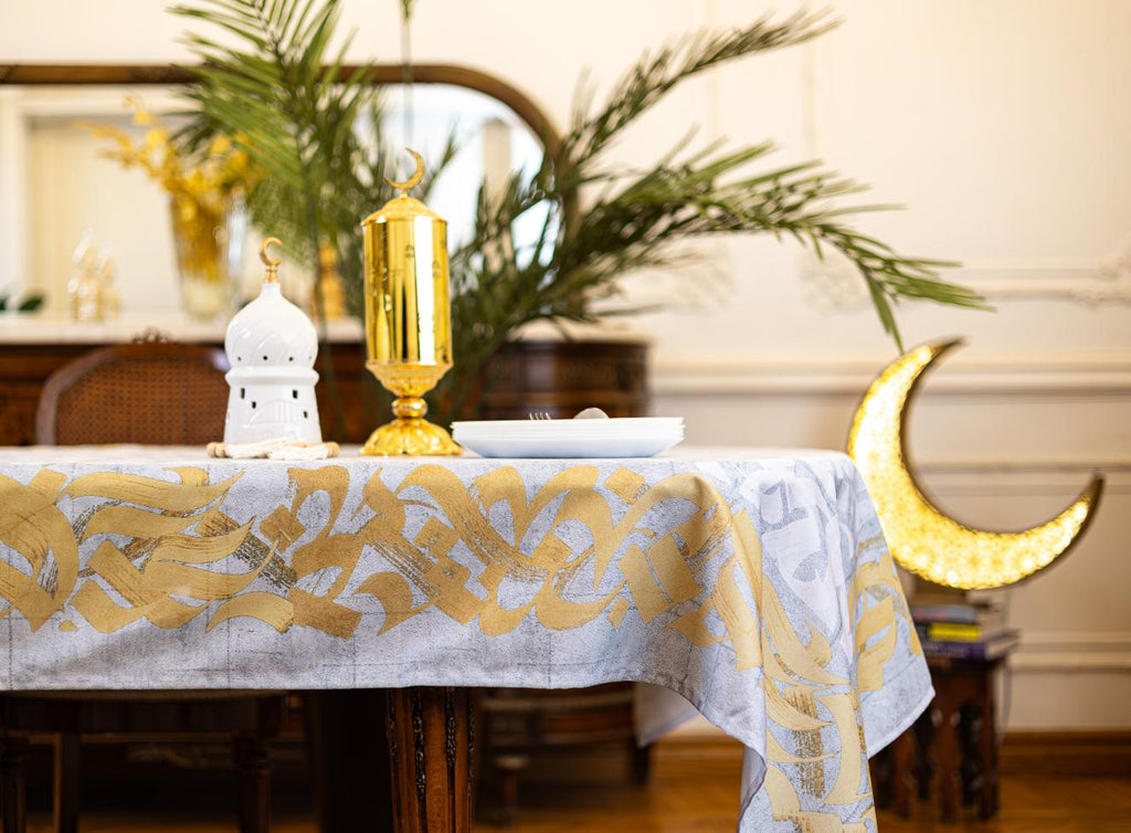 The Chic calligraphy in grey table cover (M)