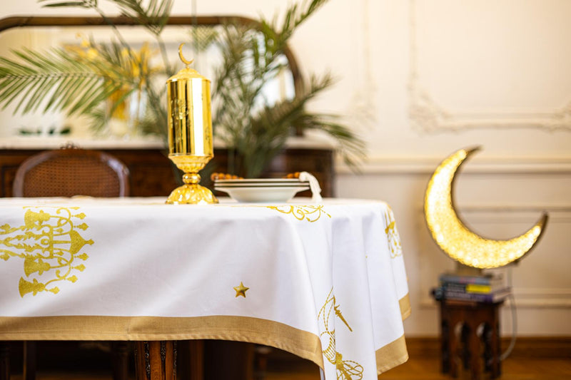 The Golden Chandeliers table cover