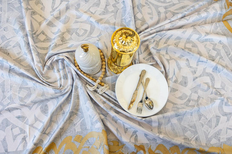 The Chic Caligraphy in grey table cover