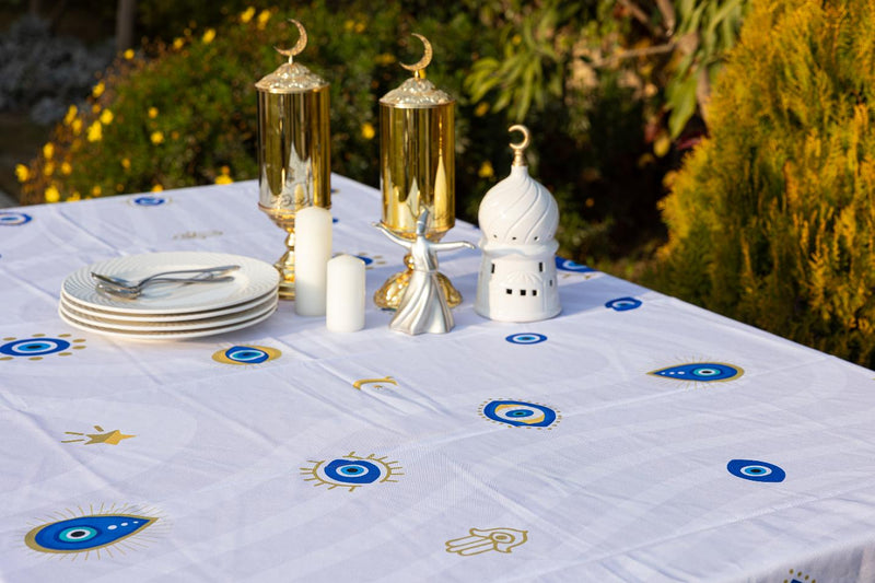 The Rippled blue eyes table cover